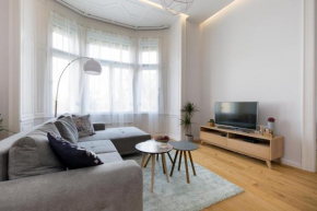 Designer Dream Home In The Center w 2BR/2Bath Budapest